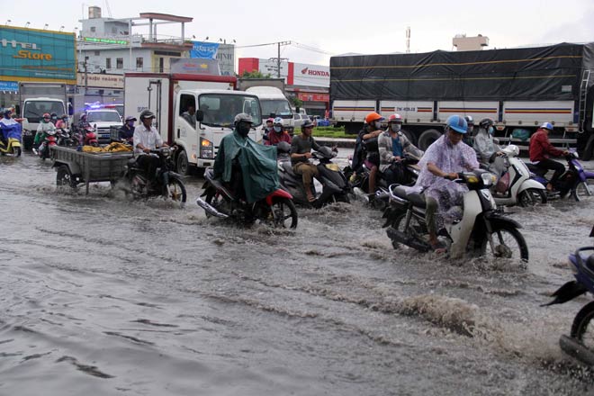 Hình ảnh không ngờ tại con đường chưa từng “tụ nước” ở SG - 9