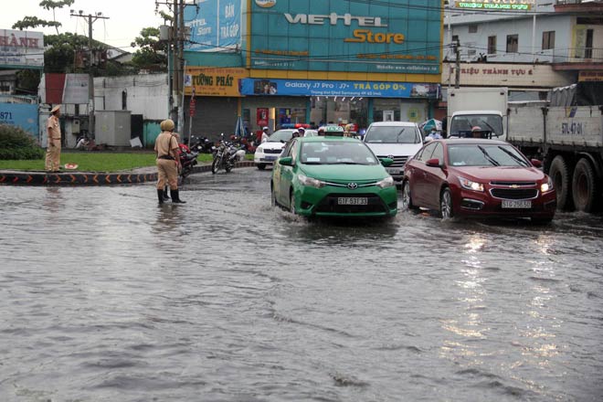 Hình ảnh không ngờ tại con đường chưa từng “tụ nước” ở SG - 5