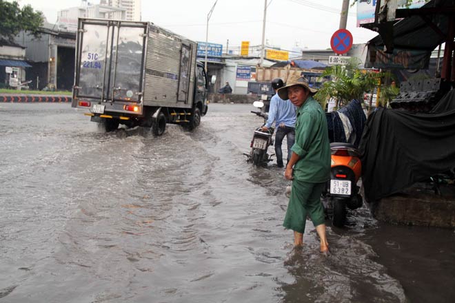 Hình ảnh không ngờ tại con đường chưa từng “tụ nước” ở SG - 4