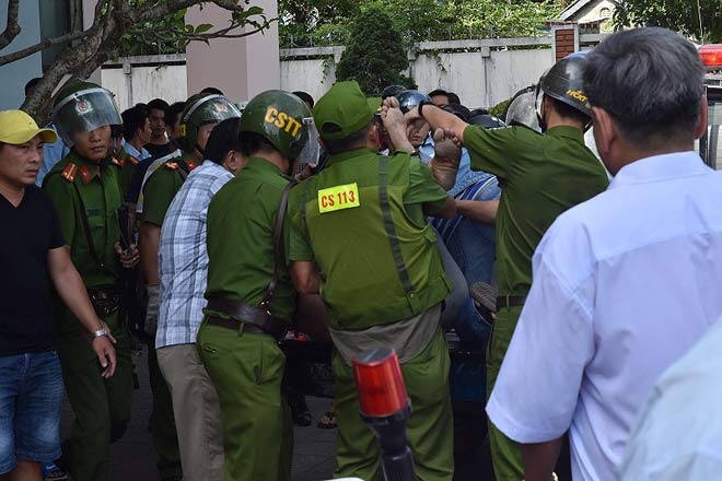Kẻ ngáo khống chế con tin tại Huế nghi môi giới mại dâm - 2
