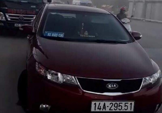 Đình chỉ 3 cán bộ quản lý thị trường đi xe ô tô lạ, đề &#34;Xe báo chí&#34; - 1