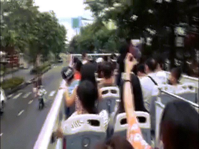 Trải nghiệm ngồi trên xe bus 2 tầng mui trần đầu tiên ở Hà Nội