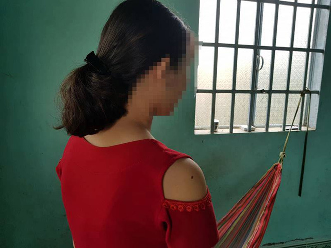 Phó công an xã thừa nhận ôm hôn nữ sinh lớp 9 - 1