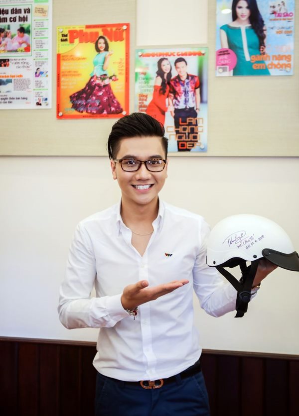 Giật mình với diện mạo "trẻ mãi không già" của nam MC đài VTV - 3