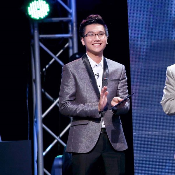 Giật mình với diện mạo "trẻ mãi không già" của nam MC đài VTV - 9