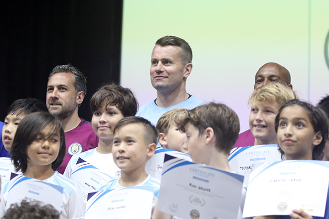 Cựu SAO Man City đến Việt Nam &#34;mách nước&#34; Bùi Tiến Dũng U23 - 1