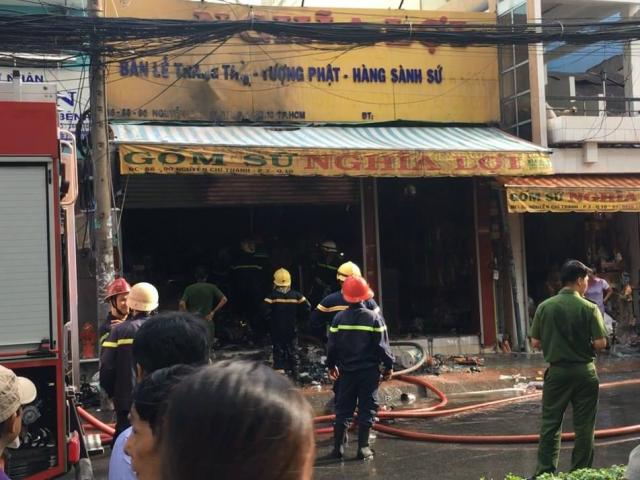 Tin tức trong ngày - Cửa hàng bán đồ thờ ở Sài Gòn rực lửa, nhiều tài sản thành tro