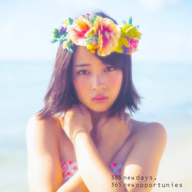 Xếp ở vị trí thứ hai là Hirose Suzu, 19 tuổi.