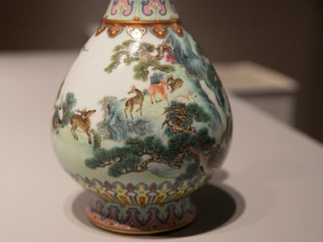 Thị trường - Tiêu dùng - Phát hiện chiếc bình sứ từ triều đại nhà Thanh trị giá hơn 13 tỷ đồng