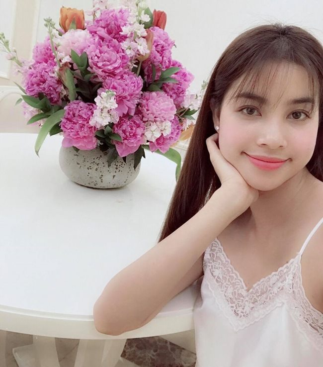 Theo nhà thiết kế, đồ ngủ phải làm sao cho:&nbsp;&#34;Người đối diện luôn muốn cởi ra mà người mặc lại luôn muốn giữ lại trên người. Thêm 1 chút vì nó làm cô ta cảm thấy gợi cảm hơn, thanh thoát hơn và nồng nàn hơn&#34;