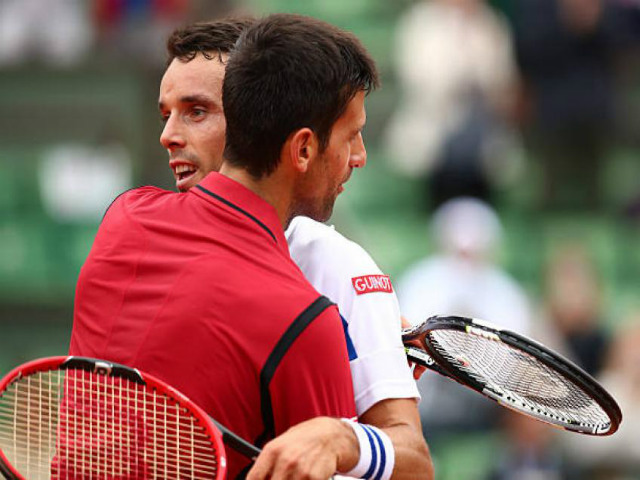 Cập nhật tennis Roland Garros ngày 6: Djokovic đụng “bò tót”, Zverev trả hận