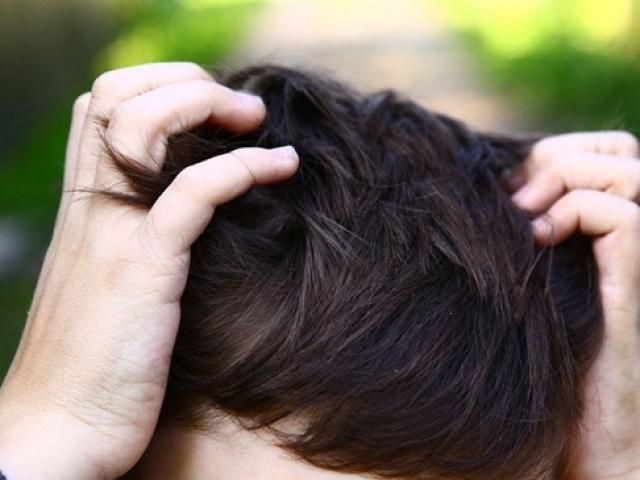 Sức khỏe đời sống - Những nguy cơ đáng sợ không thể ngờ khi nam giới đi cắt tóc ở tiệm