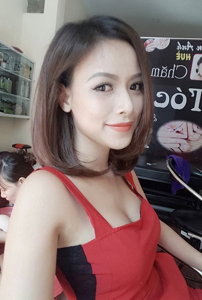 Nữ diễn viên từng đoạt nhiều giải thưởng của các cuộc thi sắc đẹp như Top 10 Hoa khôi trí tuệ thanh niên Việt Nam 2013, Hoa khôi Sắc đẹp tiềm ẩn 2016.