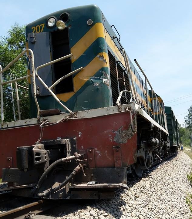 Nóng 24h qua: Tàu hỏa lại tông văng xe tải, đường sắt Bắc-Nam tê liệt - 2