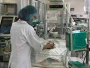 Tin tức trong ngày - Sức khỏe thai nhi 7 tháng tuổi văng khỏi bụng mẹ sau TNGT rất mong manh