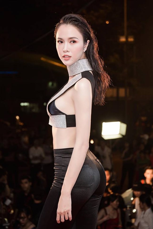 Chỉ là đúng người, đúng đồ sai thời điểm nếu không vẻ đẹp gợi cảm và quyến rũ của Vũ Ngọc Anh khó ai sánh được.