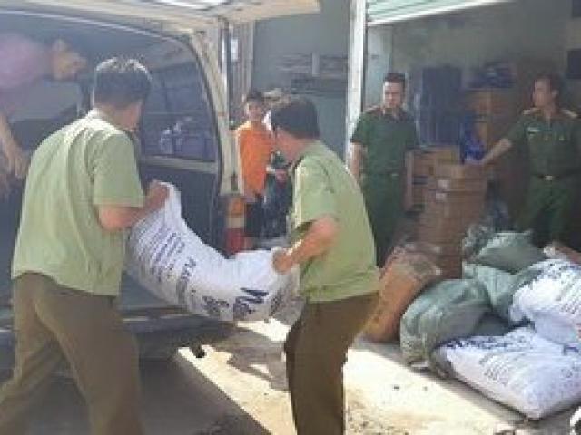 Thị trường - Tiêu dùng - Hà Nội: Thu giữ hơn 1 tấn nguyên liệu sản xuất trà sữa không rõ nguồn gốc