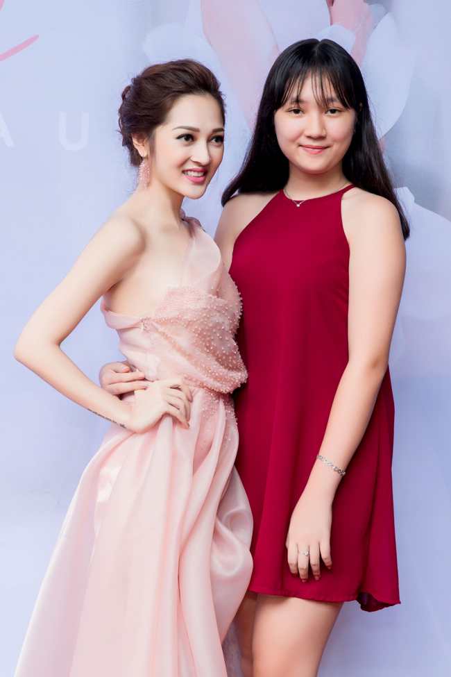 Bảo Anh khoe em gái 16 tuổi cao như người mẫu - 3