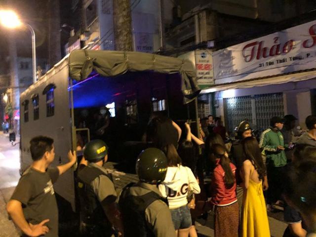 Pháp luật - Nóng trong tuần: “Động sung sướng” phục vụ “quý ông” từ A đến Z ở TP.HCM bị đột kích