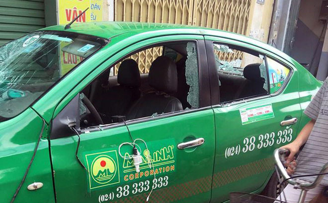 Danh tính người vác gậy sắt đập vỡ toang kính ôtô taxi Mai Linh - 1