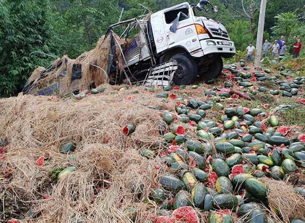 Điện Biên: Xe tải chở 15 tấn dưa gặp tai nạn thảm khốc tại đèo Tà Cơn - 2
