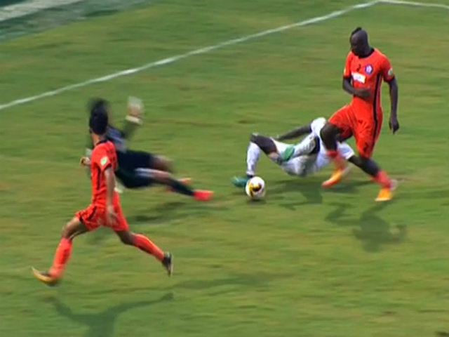 Đà Nẵng - SLNA: Thẻ đỏ, penalty & 4 bàn siêu kịch tính