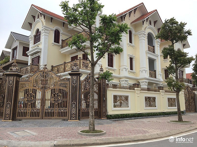 Ai ngang qua cũng phải nhìn ngắm những căn biệt thự có giá hàng chục tỷ đồng này.
