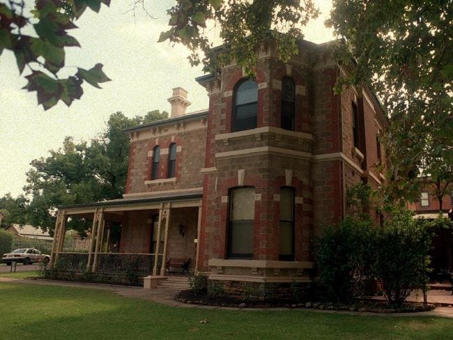 Nữ sinh vén màn "sex tour" bên trong trường đại học Úc - 1