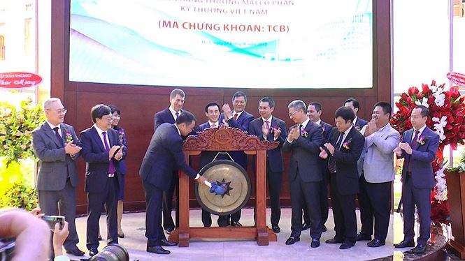 VN- Index tái lập mốc 1000 điểm, chứng khoán sẽ lên “đỉnh” mới? - 2
