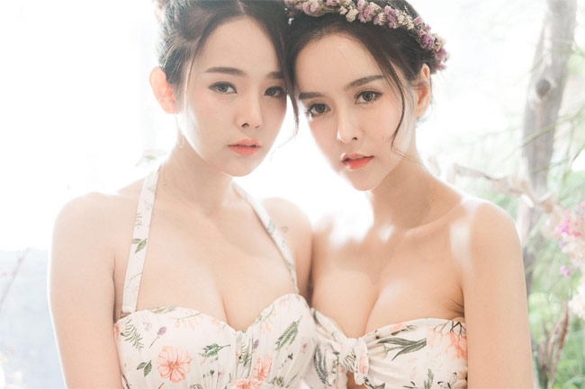 Cả hai thường chụp chung những bộ hình thời trang mang phong cách tươi tắn, trẻ trung.