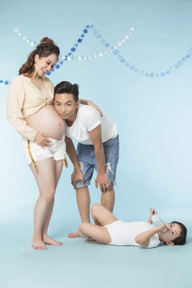 Phan Hiển quỳ gối hôn bụng bầu 8 tháng của Khánh Thi - 5