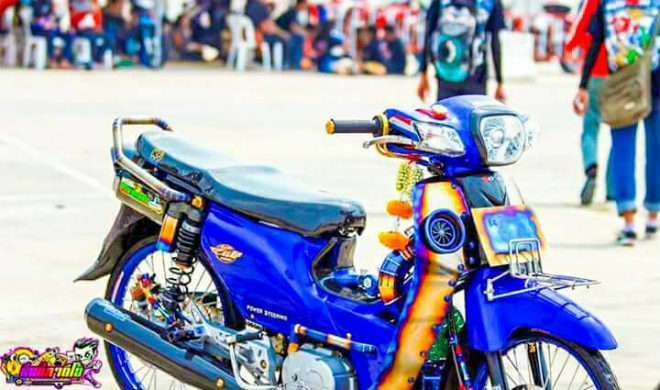 Huyền thoại Honda Dream độ đồ chơi hay, màu sắc nổi bật - 6