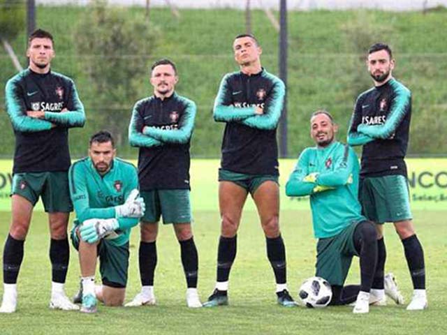 Bóng đá - Ronaldo vênh mặt khoe cơ đùi, sẵn sàng tranh vàng World Cup