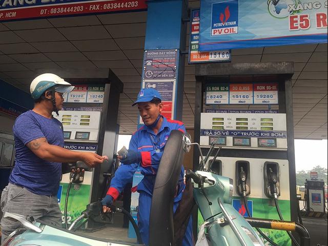 Thị trường - Tiêu dùng - Giá hàng hóa ‘nhảy múa’ vì giá xăng liên tục tăng