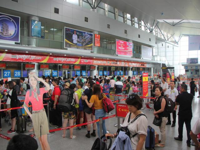 Tin tức trong ngày - Tin mới vụ hành khách ném điện thoại vào mặt nhân viên hàng không