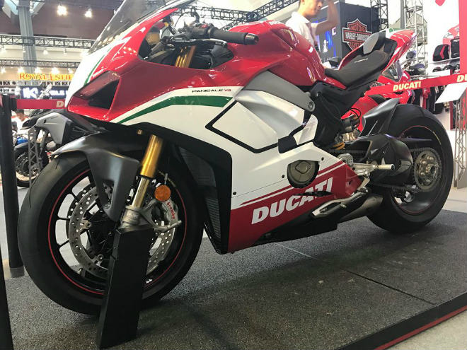 Tận mắt siêu môtô đắt đỏ nhất Vietnam AutoExpo 2018 - 2