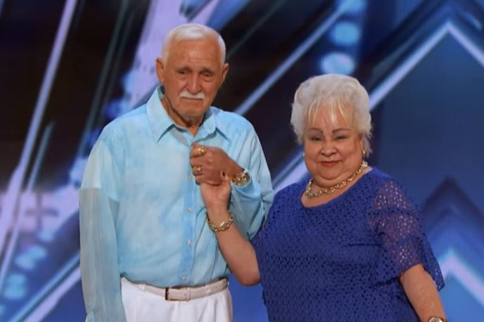 Hai cụ già bị phản đối vì màn nhảy "gợi dục" - 2