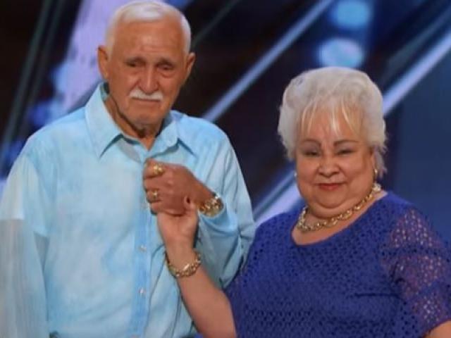 Giải trí - Hai cụ già bị phản đối vì màn nhảy "gợi dục"