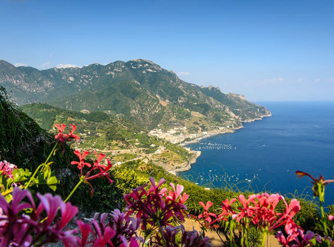Ravello, Italia: Thị trấn nằm trên những ngọn đồi gần bờ biển Amalfi và có tầm nhìn tuyệt đẹp ra biển Tyrrhenian. Các nhà vườn và cánh đồng chanh là những địa điểm hấp dẫn du khách nhất.
