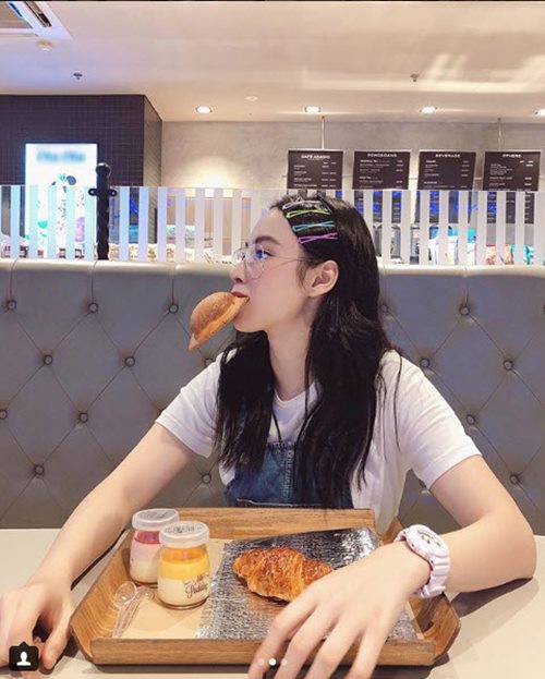 Angela Phương Trinh lăng xê mốt đeo cặp ghim nữ sinh - 3