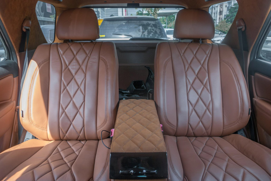 Toyota Fortuner độ nội thất khủng nhất Việt Nam, có cả bầu trời sao phong cách Rolls-Royce - 2