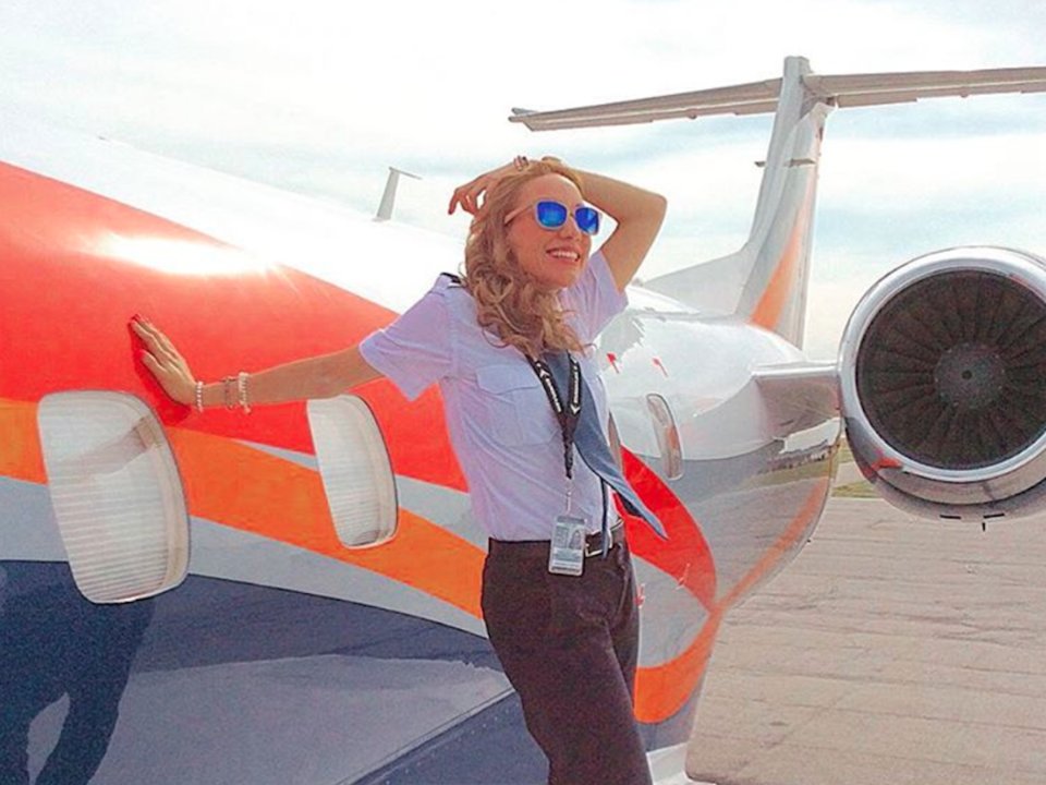 Ngắm nhan sắc của các nữ phi công xinh đẹp nhất thế giới - 10