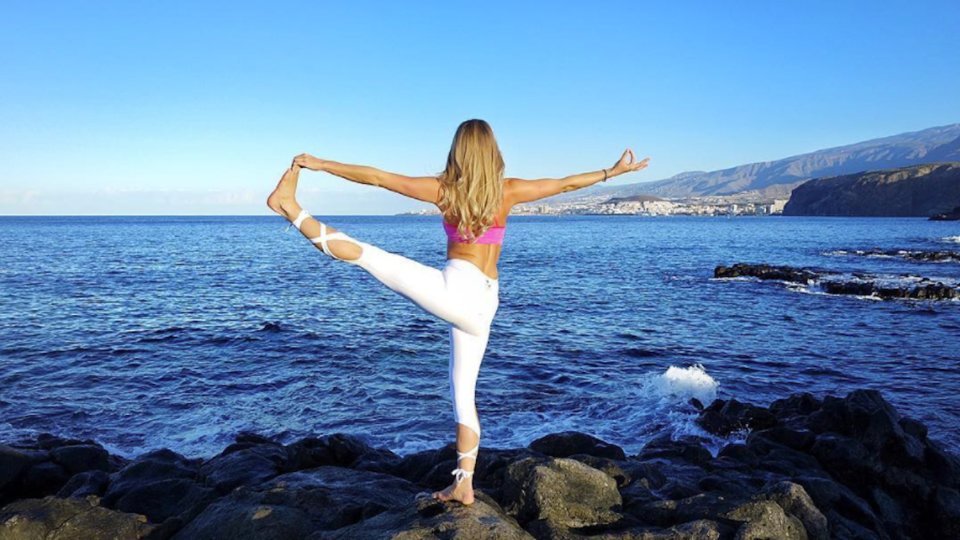 Ngắm nhan sắc của các nữ phi công xinh đẹp nhất thế giới - 9