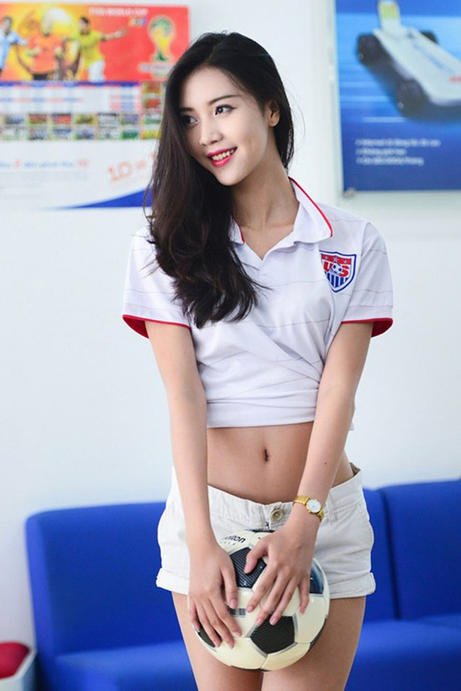 Vũ Ngọc Châm từng là 1 trong số 32 cô gái Việt đồng hành cùng mùa World Cup 2014. 