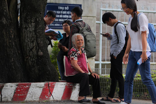 Bà con Thủ Thiêm: &#34;Thông cảm với lãnh đạo mới nhưng phải làm rõ lãnh đạo cũ&#34; - 5