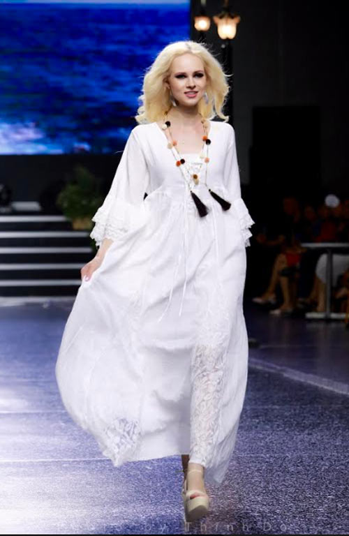 Người mẫu váy trắng tinh khôi, đeo cánh thiên thần trên sàn diễn - 12