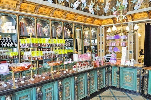 Mọi đứa trẻ đều sẽ thích mê trong những cửa hàng kẹo to đẹp nhất thế giới này - 9