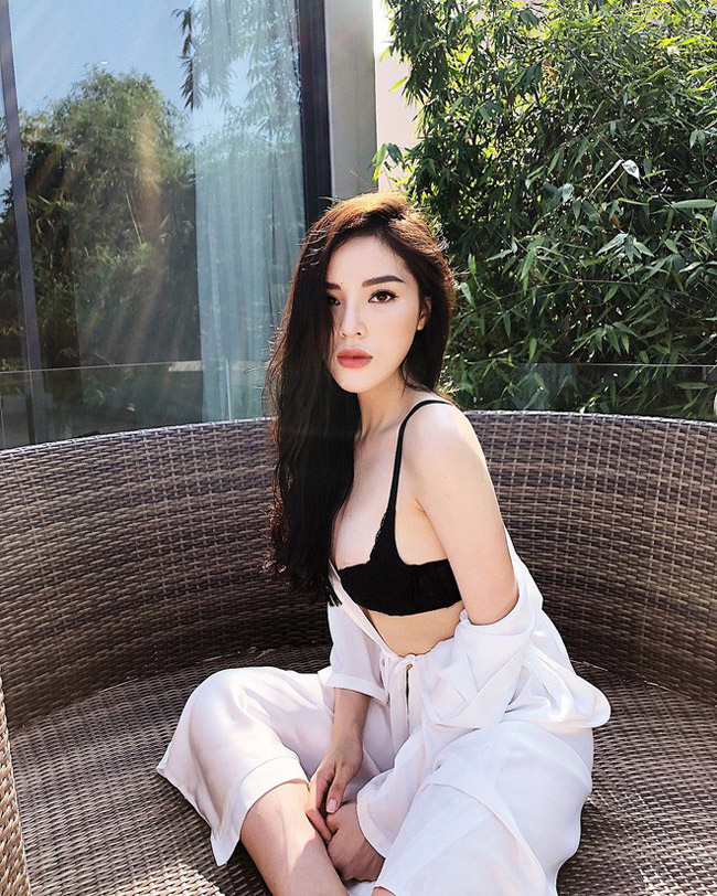 Hè năm nay, Kỳ Duyên táo bạo hơn hẳn bởi loạt ảnh khoe vòng một sau khi thừa nhận &#34;dao kéo&#34;.
