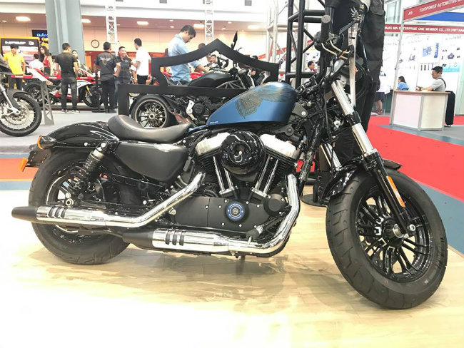 Harley Davidson Forty-Eight bản kỷ niệm 115 năm được trưng bày tại Vietnam AutoExpo 2018 diễn ra từ ngày 6/6-9/6/2018 tại Hà Nội.