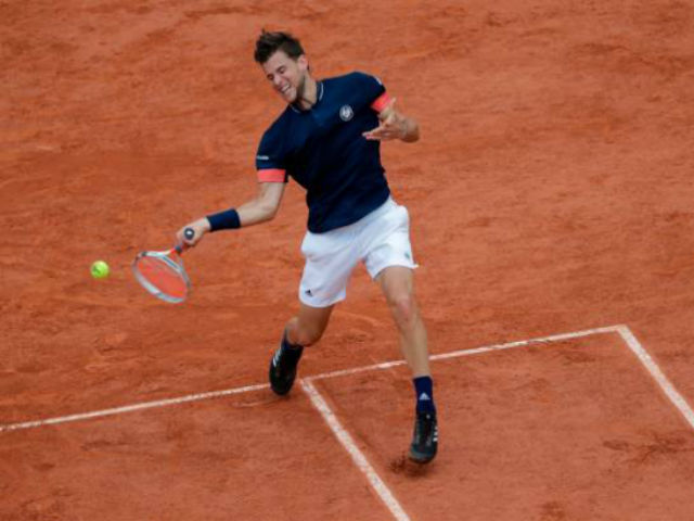 Thiem giật bóng xoáy 3.236 vòng, vua Nadal câm lặng mất break